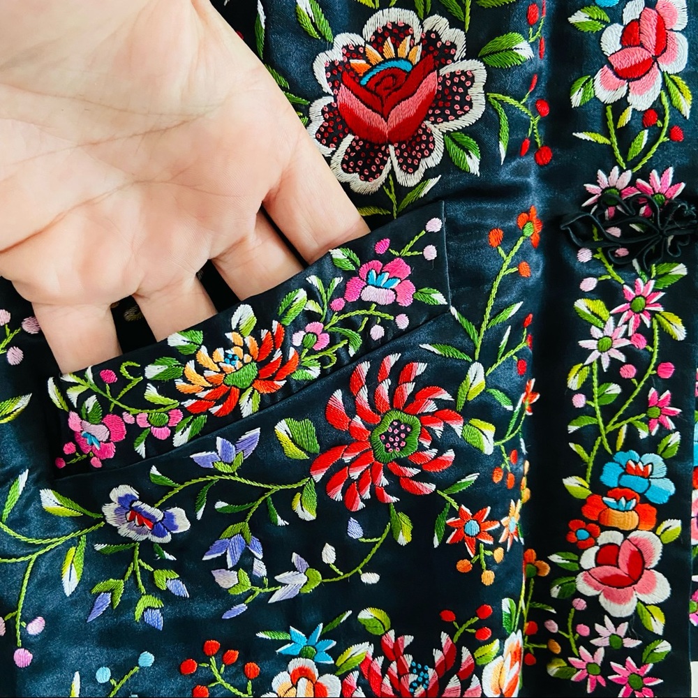 Vintage Embroidered Satin Asian black Jacket Top - Picture 10 of 13